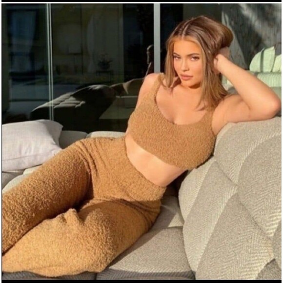 Skims Cozy Knit Fuzzy Pants in ONYX - Picture 2 of 9